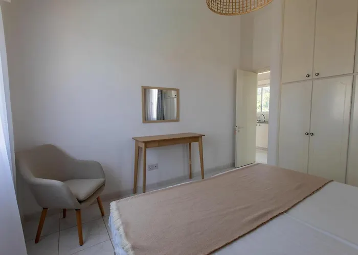 Socrates Lägenhet Polis